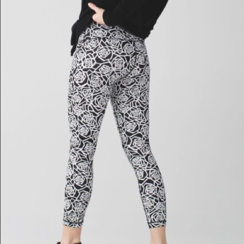 Lululemon High Times 7/8 Tight - Picture 2 of 5